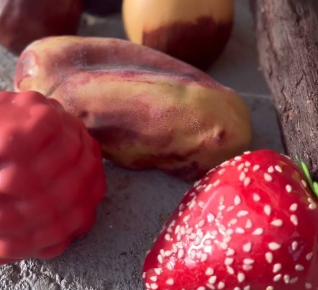 Fruits - pistácie, maracuja, jahoda